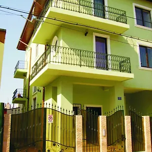 Edera - Gazda Profesionista 3*, Bucarest Romania